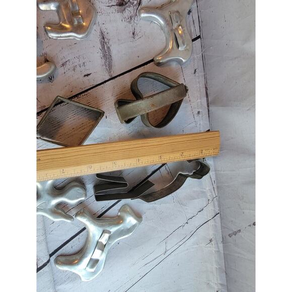 Group Of 12 Vintage Cookie Cutters Aluminum Metal Crafting Cutters - Picture 7 of 8